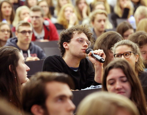 Gastcollege aan studenten Geneeskunde en Gezondheidswetenschappen door prof. Peter Piot