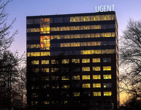 Lichtreclame op iGent gebouw