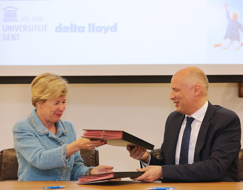 Ondertekening Delta Lloyd Life Leerstoel 'Perspectieven op een gezond en gelukkig leven’