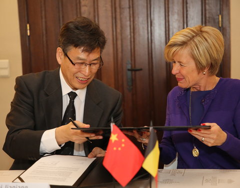 Hernieuwing cooperation agreement met Xinjiang Institute of Ecology and Geography (China)