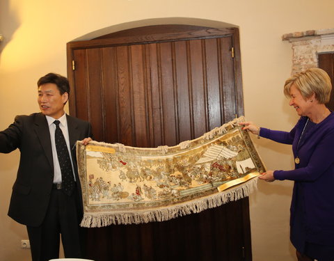 Hernieuwing cooperation agreement met Xinjiang Institute of Ecology and Geography (China)