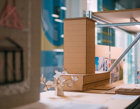 Tentoonstelling 'Vitrine: Scenario’s voor UGent 20.0'