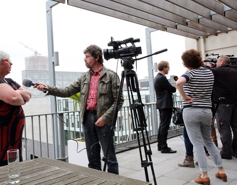 Persconferentie na 1e stemronde verkiezing rector en vicerector