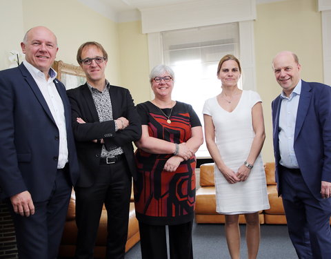 Persconferentie na 1e stemronde verkiezing rector en vicerector