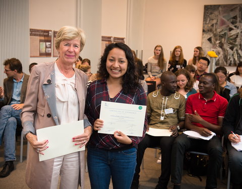 Overhandiging certificaten Summer School 'Health & Migration 2017'