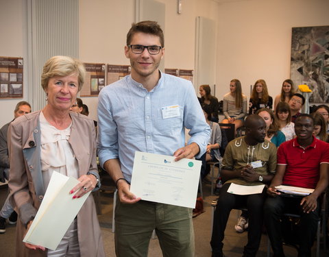 Overhandiging certificaten Summer School 'Health & Migration 2017'