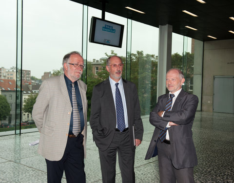 Officiële opening van E-Cube UGent (een betaalbare doe-het-zelf kit voor een ecologische woning met zonne-energie), ter voorbere