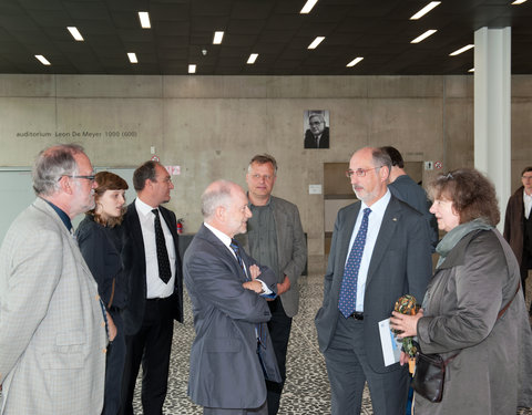 Officiële opening van E-Cube UGent (een betaalbare doe-het-zelf kit voor een ecologische woning met zonne-energie), ter voorbere