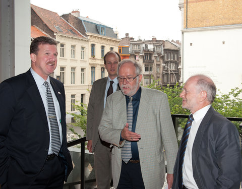 Officiële opening van E-Cube UGent (een betaalbare doe-het-zelf kit voor een ecologische woning met zonne-energie), ter voorbere