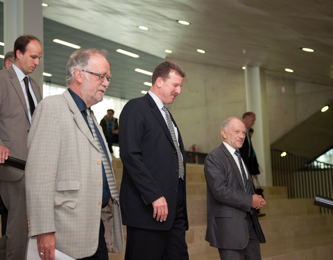 Officiële opening van E-Cube UGent (een betaalbare doe-het-zelf kit voor een ecologische woning met zonne-energie), ter voorbere