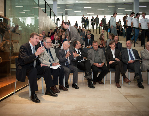 Officiële opening van E-Cube UGent (een betaalbare doe-het-zelf kit voor een ecologische woning met zonne-energie), ter voorbere