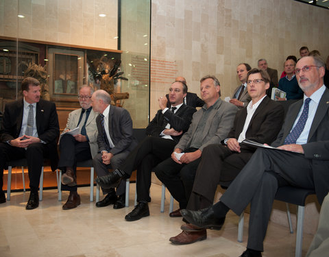 Officiële opening van E-Cube UGent (een betaalbare doe-het-zelf kit voor een ecologische woning met zonne-energie), ter voorbere