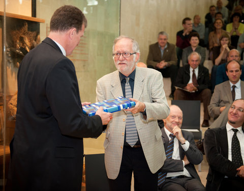 Officiële opening van E-Cube UGent (een betaalbare doe-het-zelf kit voor een ecologische woning met zonne-energie), ter voorbere