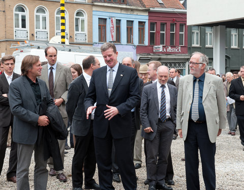 Officiële opening van E-Cube UGent (een betaalbare doe-het-zelf kit voor een ecologische woning met zonne-energie), ter voorbere