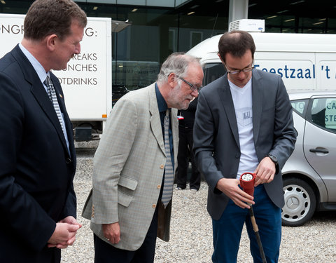 Officiële opening van E-Cube UGent (een betaalbare doe-het-zelf kit voor een ecologische woning met zonne-energie), ter voorbere