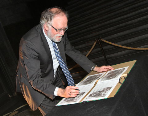 Plechtige ondertekening van 'The Ghent Charter in Defense of Iraqi Academia', openingsplechtigheid van het 'International semina