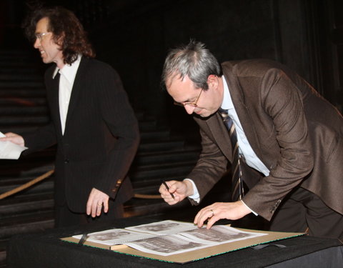 Plechtige ondertekening van 'The Ghent Charter in Defense of Iraqi Academia', openingsplechtigheid van het 'International semina