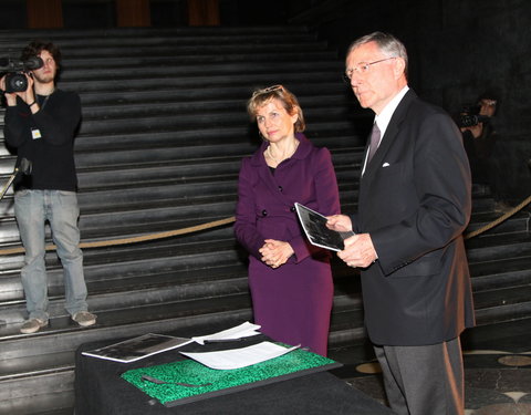 Plechtige ondertekening van 'The Ghent Charter in Defense of Iraqi Academia', openingsplechtigheid van het 'International semina