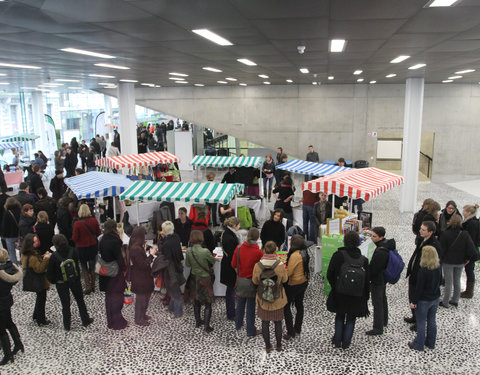 Ecomarkt in het kader van de energiecampagne 2011, met o.a. voorstelling van UGent onderzoek naar ecologie en duurzaamheid-8514