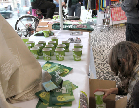 Ecomarkt in het kader van de energiecampagne 2011, met o.a. voorstelling van UGent onderzoek naar ecologie en duurzaamheid-8515