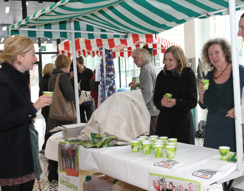 Ecomarkt in het kader van de energiecampagne 2011, met o.a. voorstelling van UGent onderzoek naar ecologie en duurzaamheid-8519