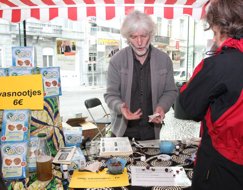 Ecomarkt in het kader van de energiecampagne 2011, met o.a. voorstelling van UGent onderzoek naar ecologie en duurzaamheid-8520