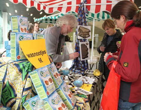 Ecomarkt in het kader van de energiecampagne 2011, met o.a. voorstelling van UGent onderzoek naar ecologie en duurzaamheid-8521