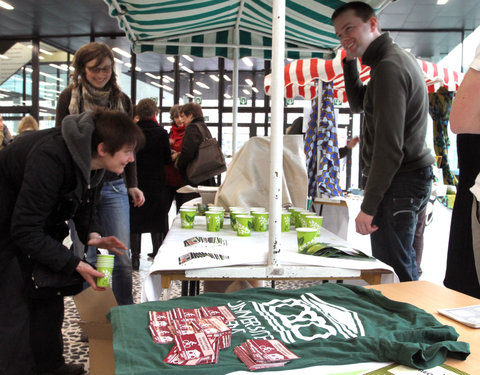 Ecomarkt in het kader van de energiecampagne 2011, met o.a. voorstelling van UGent onderzoek naar ecologie en duurzaamheid-8522