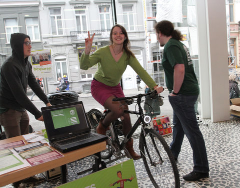 Ecomarkt in het kader van de energiecampagne 2011, met o.a. voorstelling van UGent onderzoek naar ecologie en duurzaamheid-8524