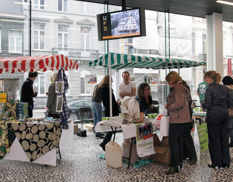 Ecomarkt in het kader van de energiecampagne 2011, met o.a. voorstelling van UGent onderzoek naar ecologie en duurzaamheid-8525