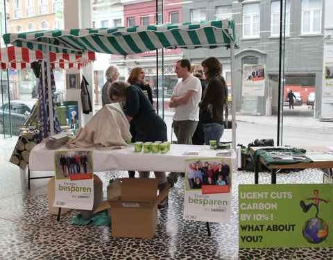 Ecomarkt in het kader van de energiecampagne 2011, met o.a. voorstelling van UGent onderzoek naar ecologie en duurzaamheid-8526