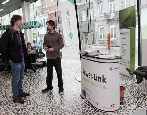 Ecomarkt in het kader van de energiecampagne 2011, met o.a. voorstelling van UGent onderzoek naar ecologie en duurzaamheid-8527