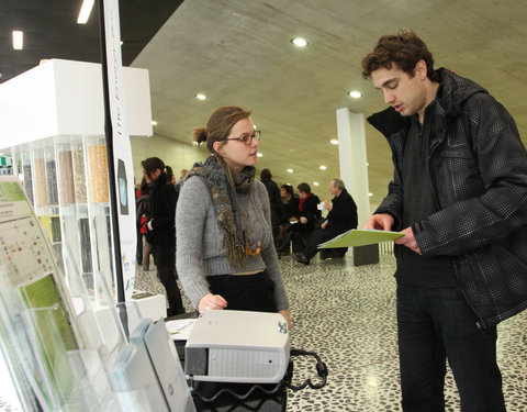 Ecomarkt in het kader van de energiecampagne 2011, met o.a. voorstelling van UGent onderzoek naar ecologie en duurzaamheid-8528