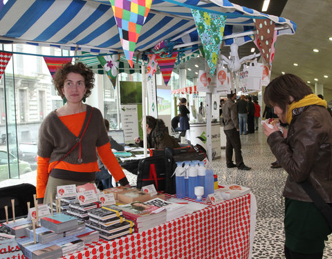 Ecomarkt in het kader van de energiecampagne 2011, met o.a. voorstelling van UGent onderzoek naar ecologie en duurzaamheid-8533