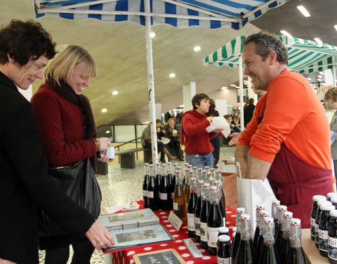 Ecomarkt in het kader van de energiecampagne 2011, met o.a. voorstelling van UGent onderzoek naar ecologie en duurzaamheid-8536