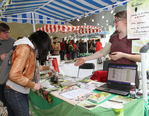 Ecomarkt in het kader van de energiecampagne 2011, met o.a. voorstelling van UGent onderzoek naar ecologie en duurzaamheid-8539