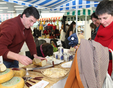 Ecomarkt in het kader van de energiecampagne 2011, met o.a. voorstelling van UGent onderzoek naar ecologie en duurzaamheid-8544