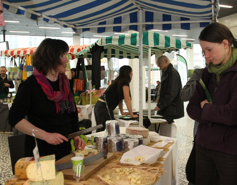 Ecomarkt in het kader van de energiecampagne 2011, met o.a. voorstelling van UGent onderzoek naar ecologie en duurzaamheid-8545