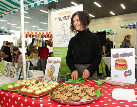 Ecomarkt in het kader van de energiecampagne 2011, met o.a. voorstelling van UGent onderzoek naar ecologie en duurzaamheid-8548