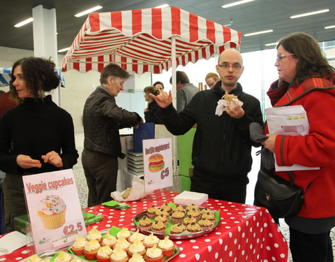 Ecomarkt in het kader van de energiecampagne 2011, met o.a. voorstelling van UGent onderzoek naar ecologie en duurzaamheid-8549