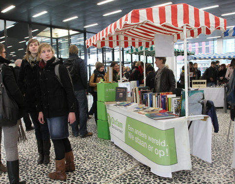 Ecomarkt in het kader van de energiecampagne 2011, met o.a. voorstelling van UGent onderzoek naar ecologie en duurzaamheid-8552