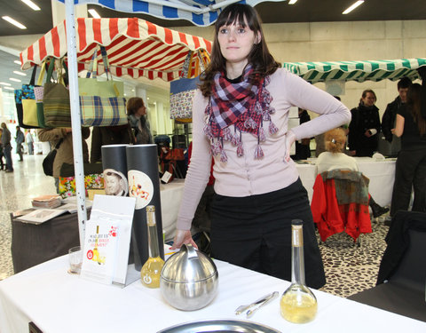 Ecomarkt in het kader van de energiecampagne 2011, met o.a. voorstelling van UGent onderzoek naar ecologie en duurzaamheid-8554