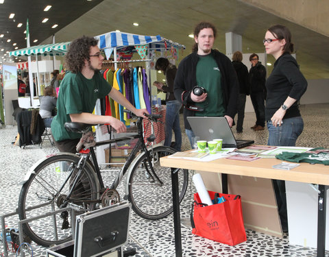 Ecomarkt in het kader van de energiecampagne 2011, met o.a. voorstelling van UGent onderzoek naar ecologie en duurzaamheid-8556