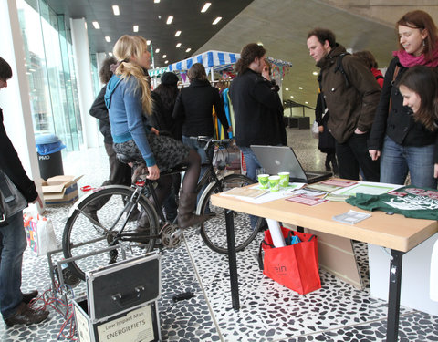 Ecomarkt in het kader van de energiecampagne 2011, met o.a. voorstelling van UGent onderzoek naar ecologie en duurzaamheid-8557