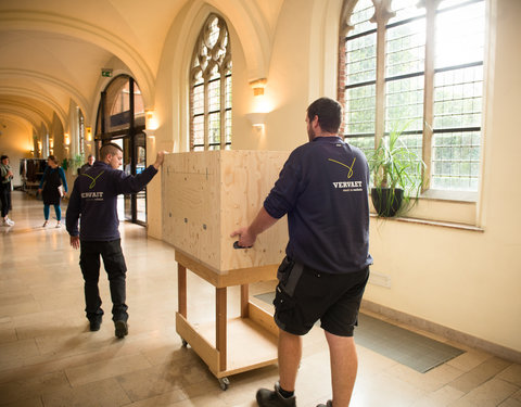 Verhuis kurkmaquette Pantheon naar het UZ Gent