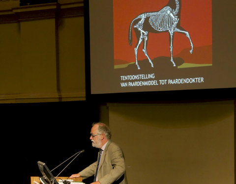 Tentoonstelling 'Van paardenmiddel tot paardendokter'-8800