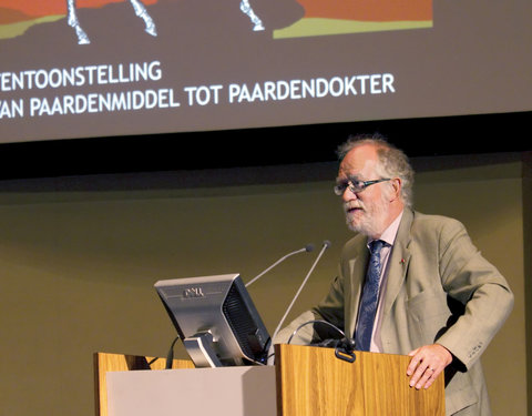 Tentoonstelling 'Van paardenmiddel tot paardendokter'-8801