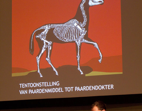 Tentoonstelling 'Van paardenmiddel tot paardendokter'-8802