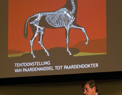 Tentoonstelling 'Van paardenmiddel tot paardendokter'-8807