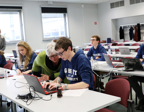 Test door studenten van proefopstellingen nieuwe leeromgeving (Minerva)